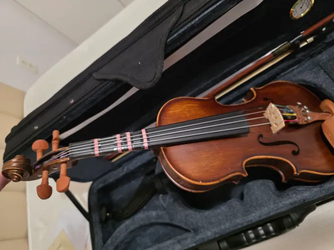 Violino 1/2 completo - com estojo, arco e acessórios