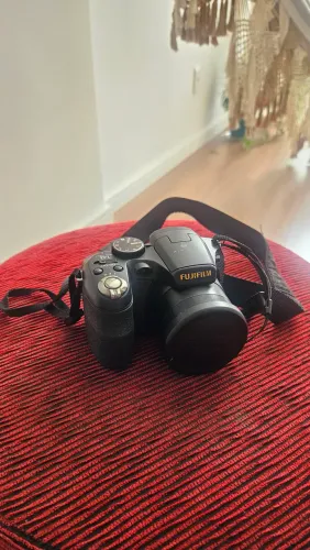 Câmera semi profissional - Fujifilm 14 Mega Pixels 