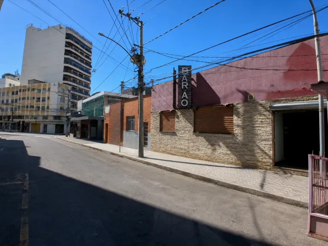Locação - Casa comercial em ponto estratégico do bairro São Mateus