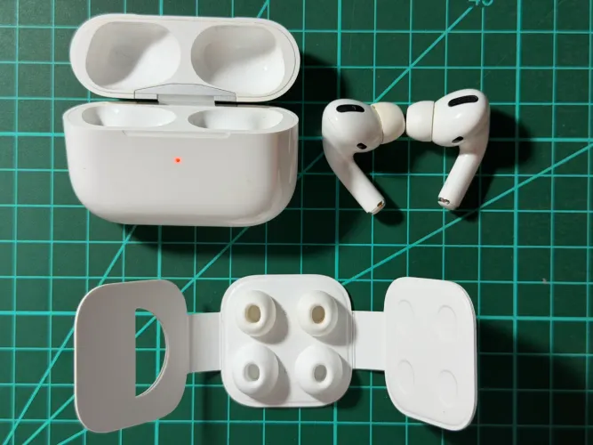AirPods Pro - 1ª Geração na Caixa