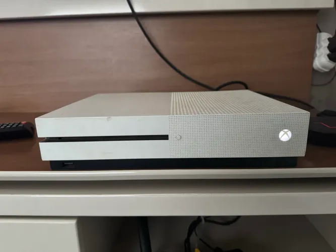 Xbox one S 1tb 2 controles