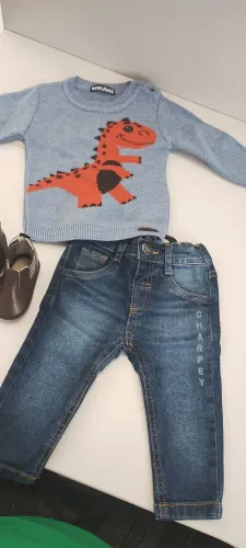 Conjunto blusa de linho e calça jeans veste até 4 mesez