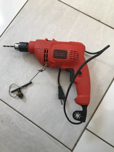 Furadeira de impacto black + Decker