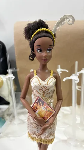 Boneca Tiana com roupa branca rara