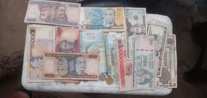 Moedas e notas antigas 