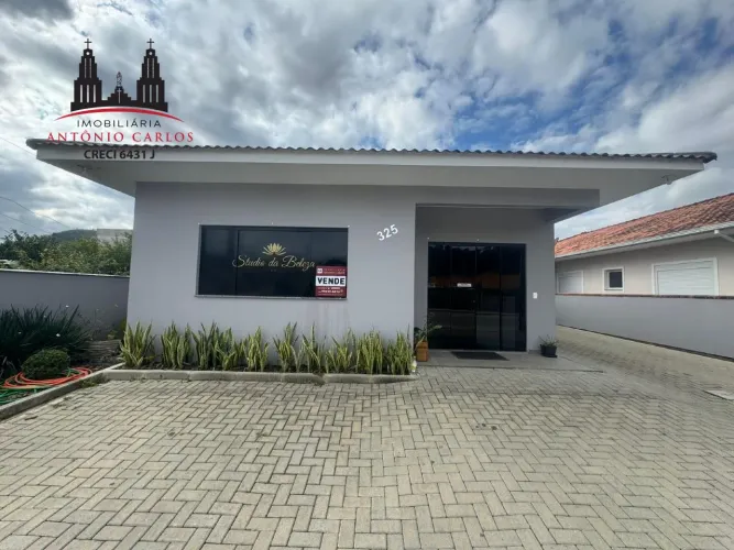 Casa e Sala comercial à venda no Centro de Antônio Carlos - SC