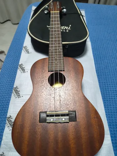 Ukulele acústico Kalani