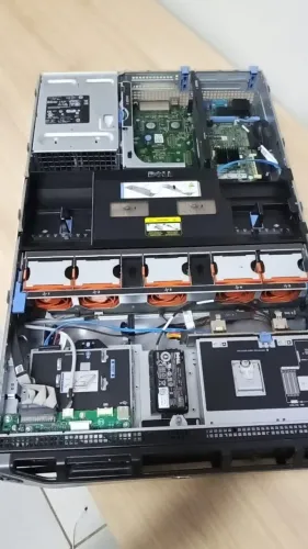 Servidor Dell PowerEdge R710 em bom estado, ideal para laboratório, virtualização, firewal