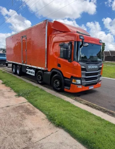 Scania P 360 8x2 2021 Baú 9,6m