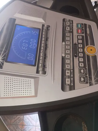 Vende, esteira usada!
