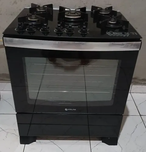 Vendo fogão 5 bocas mesa de vidro,não é elétrico 