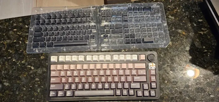 Teclado Adamantiun Akira Core Preto + Keycaps + Apoio + Cabo