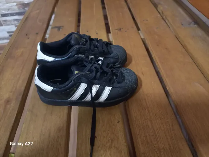Tênis adidas