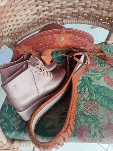 Bota melissa original chapeu e cartucheira em couro 