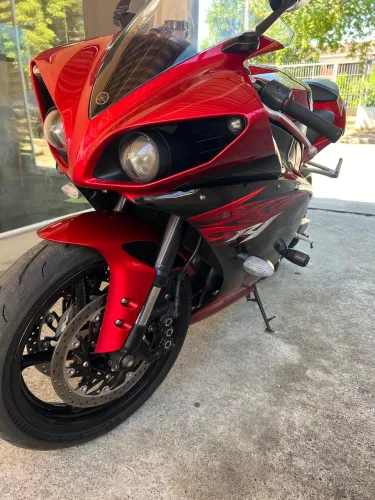 Yamaha r1 edição das caveiras .