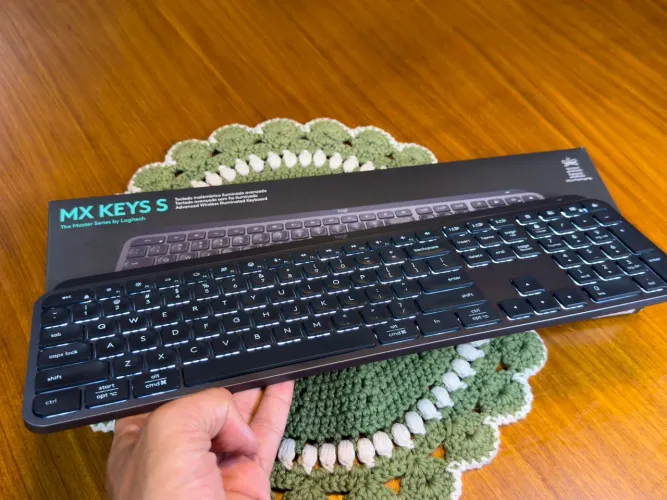 Teclado Sem Fio Logitech MX Keys S Grafite - Quase Novo (Na Caixa)
