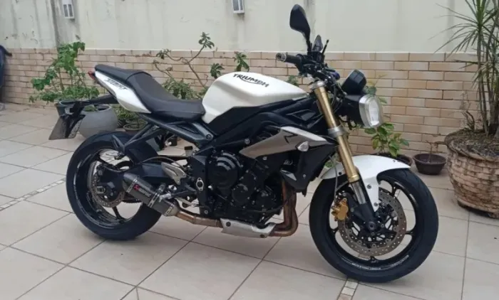 Street triple 675 ano 2015 moto muito nova bem cuidada pneus semi novos manutenções em dia
