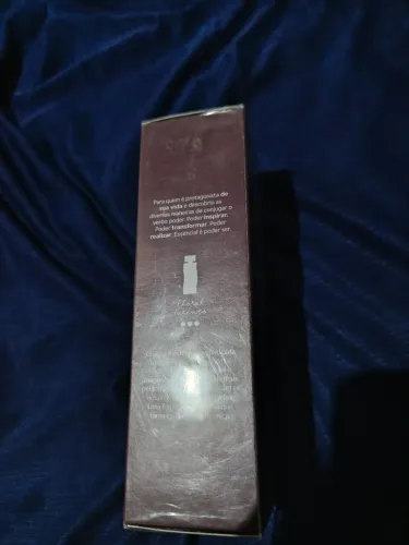 Vendo um perfume Essencial exclusivo Deo feminino 