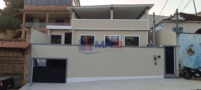 Casa para locação com 3 quartos, terraço e escritório anexo em Pechincha