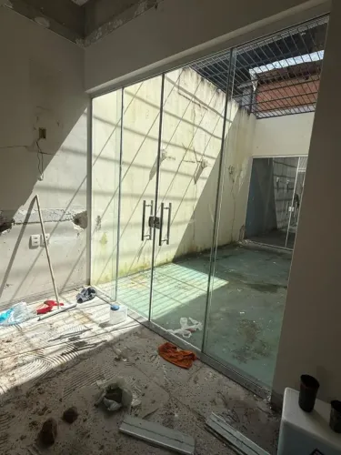 Porta De Vidro com 4 folhas, Temperado 8mm, altura 2,40X 2,60 c/ puxador
