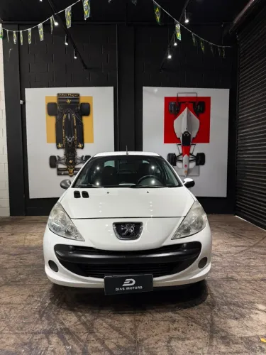 Peugeot 207 XR 1.4 Flex 8V 3P 2011