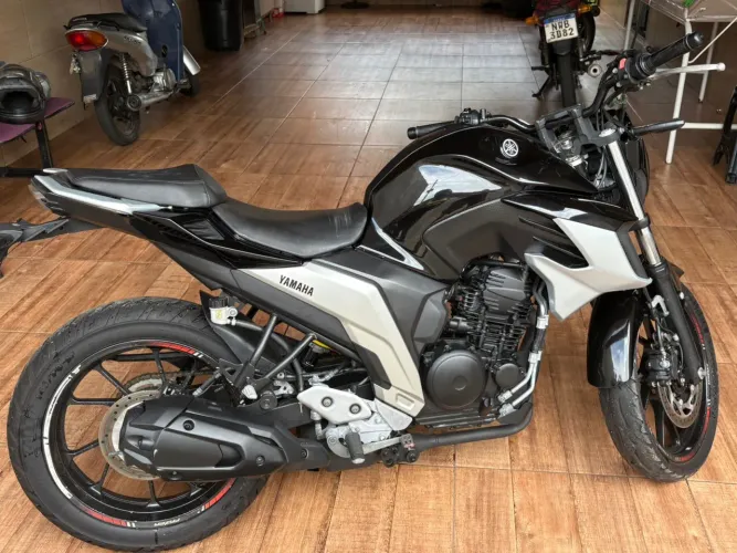 Yamaha / FZ25 Fazer 