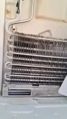 Conserto de geladeira e máquina de lavar. Garantia de 3 meses no serviço realizado.