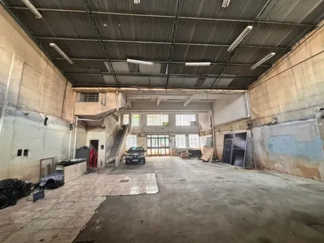 Pavilhão e prédio a venda em Porto Alegre