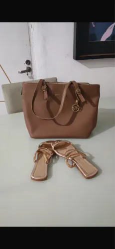 Bolsa em couro Michael kors média novinha