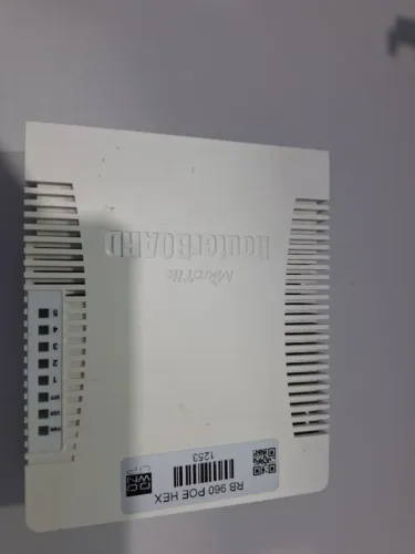 Roteador Mikrotik RB960PGS Routerboard hEX PoE (5x LAN c/ 4x PoE, SFP, USB, 800MHz CPU, 12