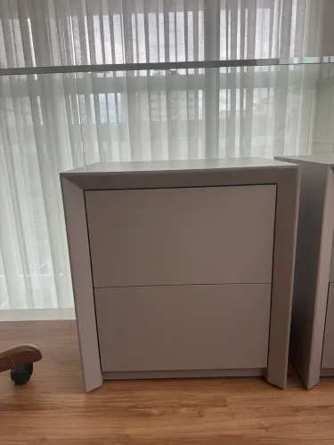 Vendo 2 mesas laterias em mdf
