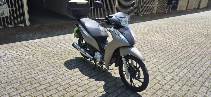 Biz 125 2023 3.700 km