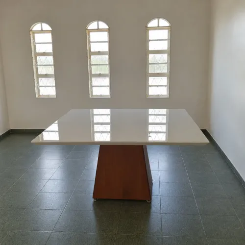 Mesa quadrada 8 lugares com tampo de vidro