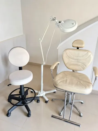 Kit para Salão: Cadeira Redonda, Poltrona e Luminária Articulada