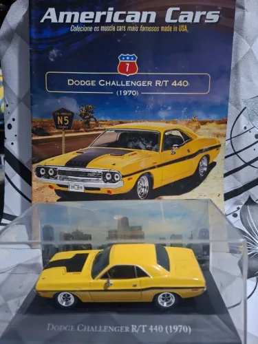 Miniatura Dodge Challenger R/T 440 1970 edição colecionador