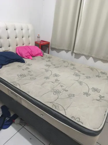 Colchão Queen com cabeceira e box
