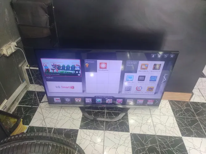 Vendo tv lg 49 polegadas top de linha de Led borda infinita R$ 1250,00