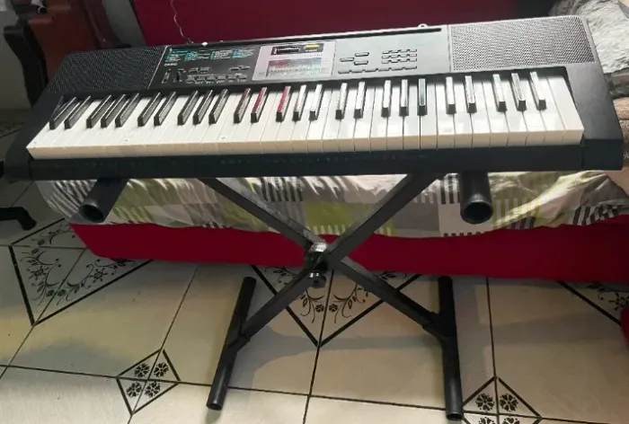 Casio 61 Teclas Iluminadas Midi USB Lk-170 - Acompanha o pedestal.