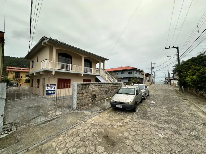 Apartamento térreo no Pântano do Sul, Florianópolis/SC