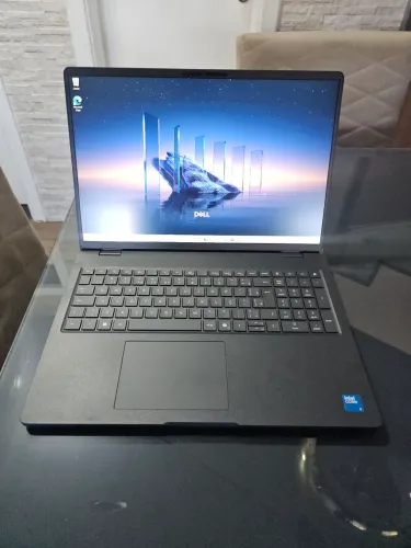 Notebook Dell Pro 16" Intel Core 5 120U 16GB DDR5 SSD 512GB Nvme FHD+ 14ª geração<br>