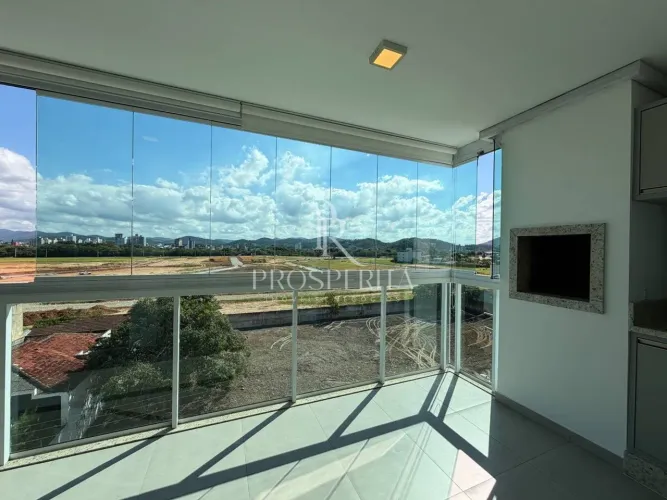 Locação anual no edifício By Side, 1 suíte mais um quarto em Camboriú