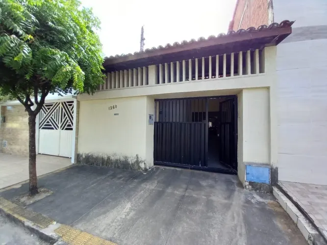 Casa para Venda em Fortaleza / CE no bairro Bela Vista