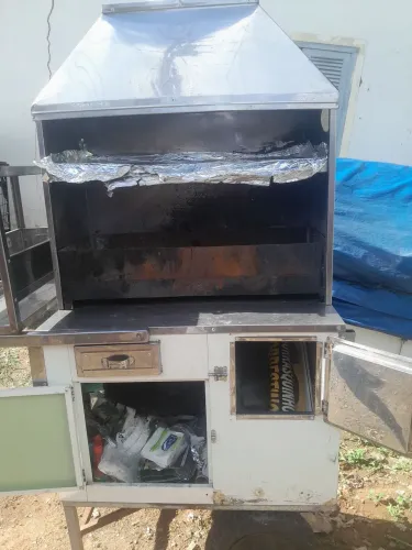 Vendo uma churrasqueira profissional sime nova