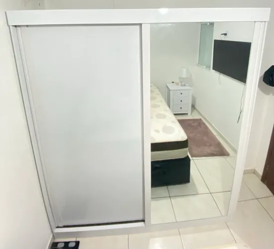 Guarda roupa 2 portas com espelho