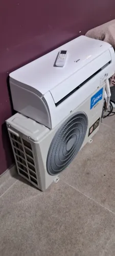 Ar condicionado split Spring midea inverter 9.000 btus semi novo..com defeito na placa