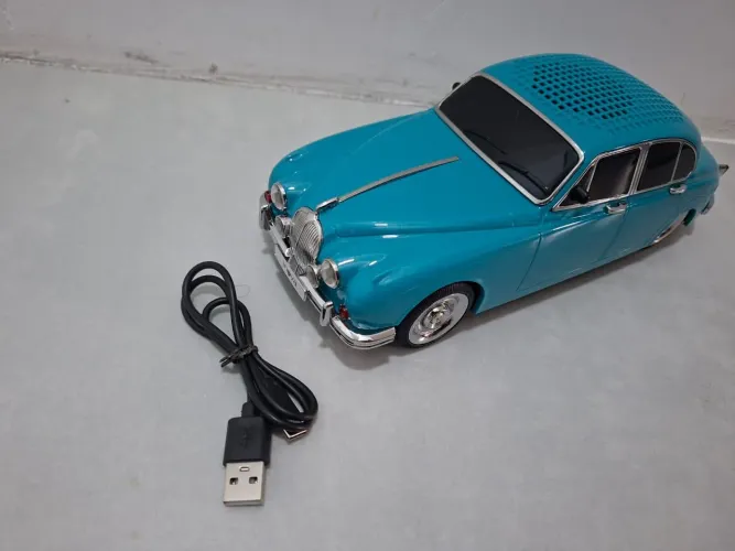 Miniatura de carro com som Bluetooth