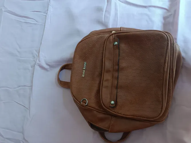 Mini mochila feminina marrom