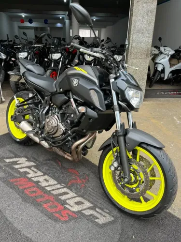 YAMAHA MT-07 IMPECAVEL. VALE A PENA CONFERIR.