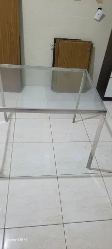 Vendo mesa de inox com tampo de vidro temperado. 1.00 X 0.80 aceito cartão e divido. 