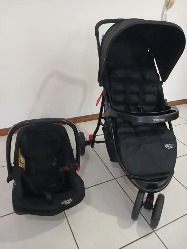 Vendo carrinho e bebê conforto